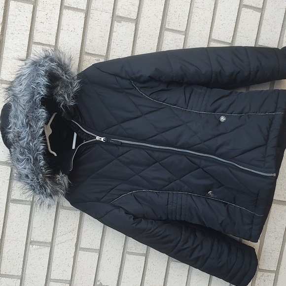 Black Coat* - Picture 2 of 11